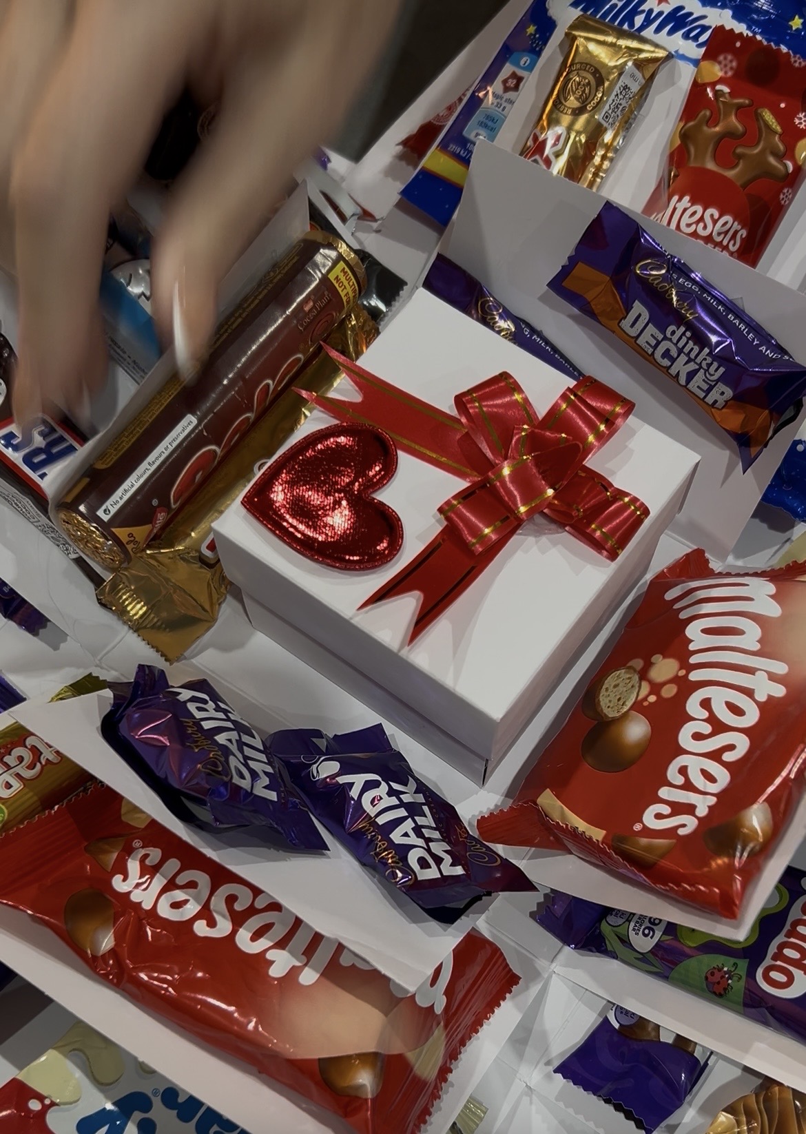 Valentine's White Explosion Box (Full Chocolate) - Image 5