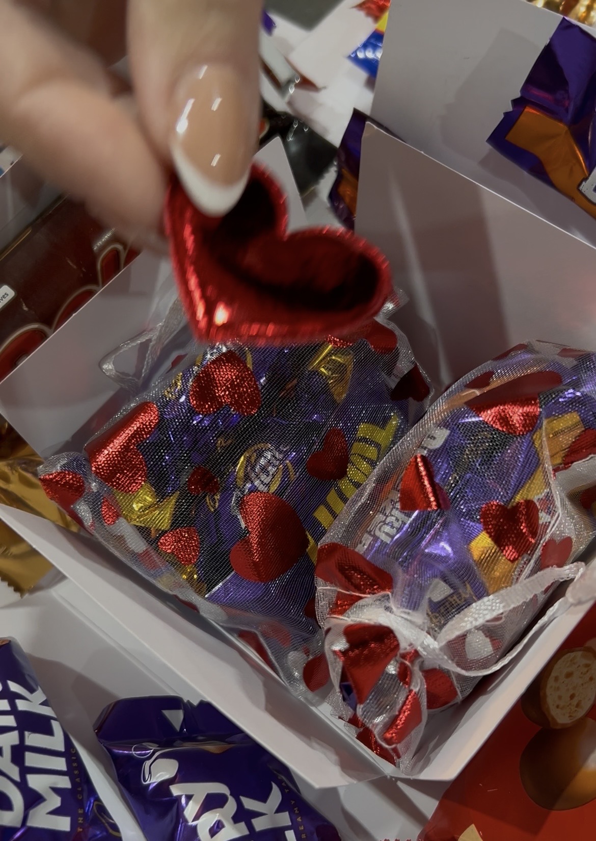 Valentine's White Explosion Box (Full Chocolate) - Image 6