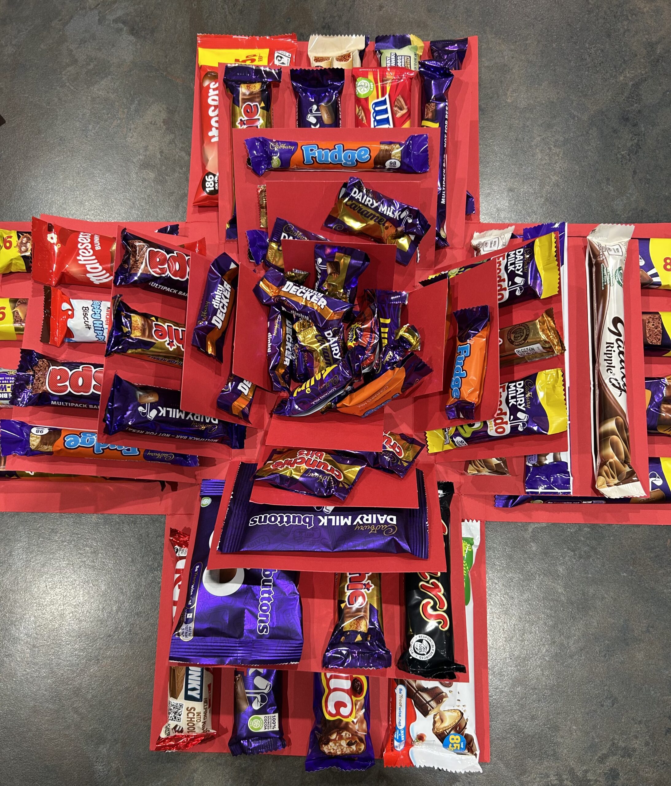 Valentine's Red Explosion box (Full Chocolate) - Image 2